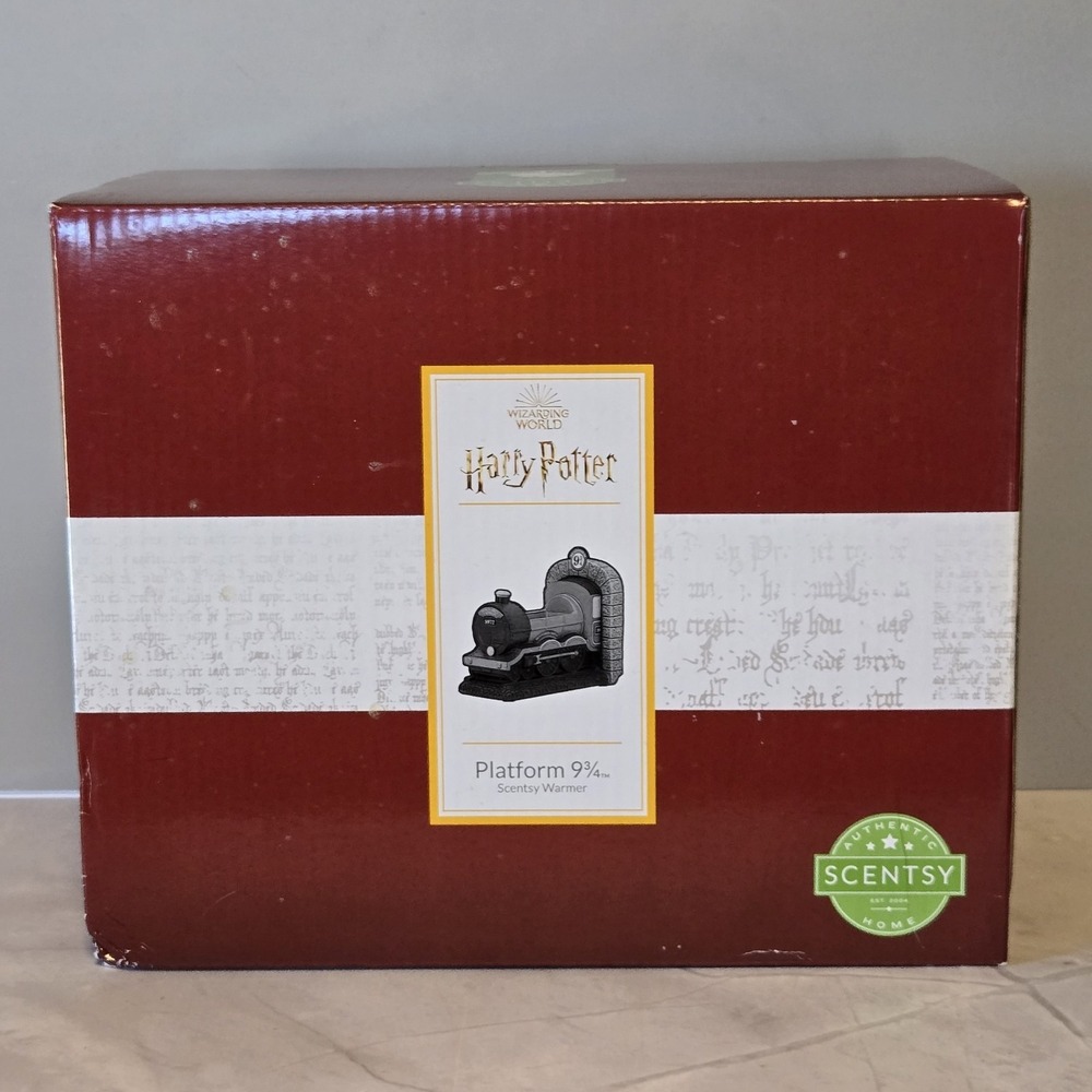 Scentsy Harry Potter Platform 9 3/4 Hogwarts Express Train Wax Warmer‎